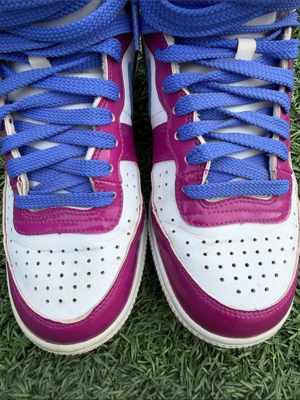 Vintage Nike High-Top Sneakers in White, Magenta & Blue with Multicolor Logo